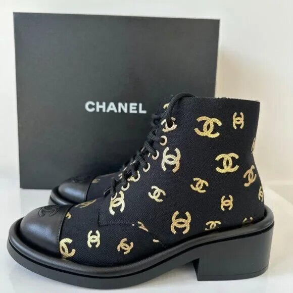 CHANEL Lambskin Shearling Canvas CC Lace Up Boots Black Gold Logo Size 38.5 - Picture 2 of 13
